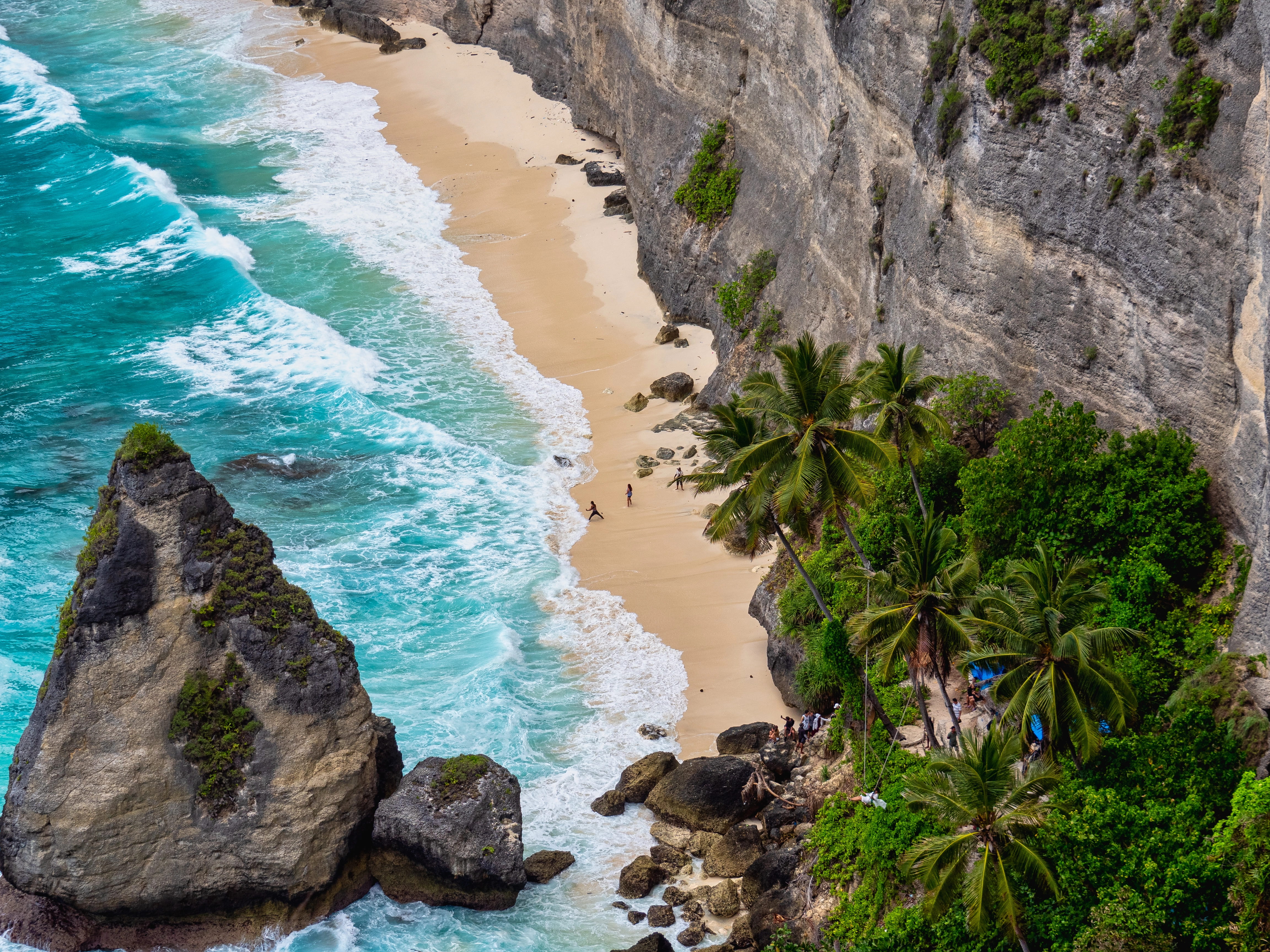 Indonezja Nusa Penida - plaża Atuh Beach widok.jpg